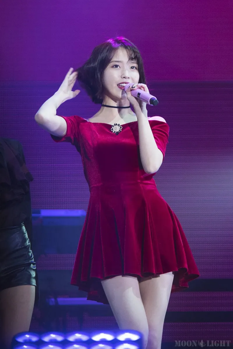 MoonLight_iu-Cy5xNiwVIAAQaR7-20161205-03-30.jpg