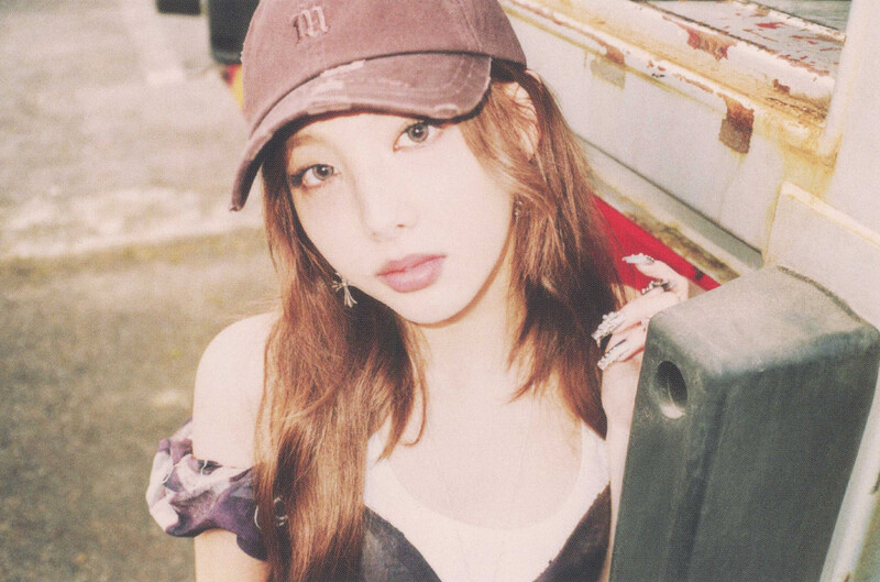 NAYEON 2nd Mini Album 'NA'  SCAN Photobook documents 2