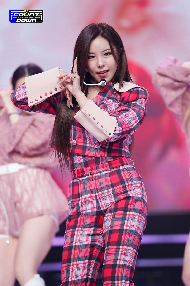 220127 Whee In - 'Make Me Happy' at M COUNTDOWN documents 1