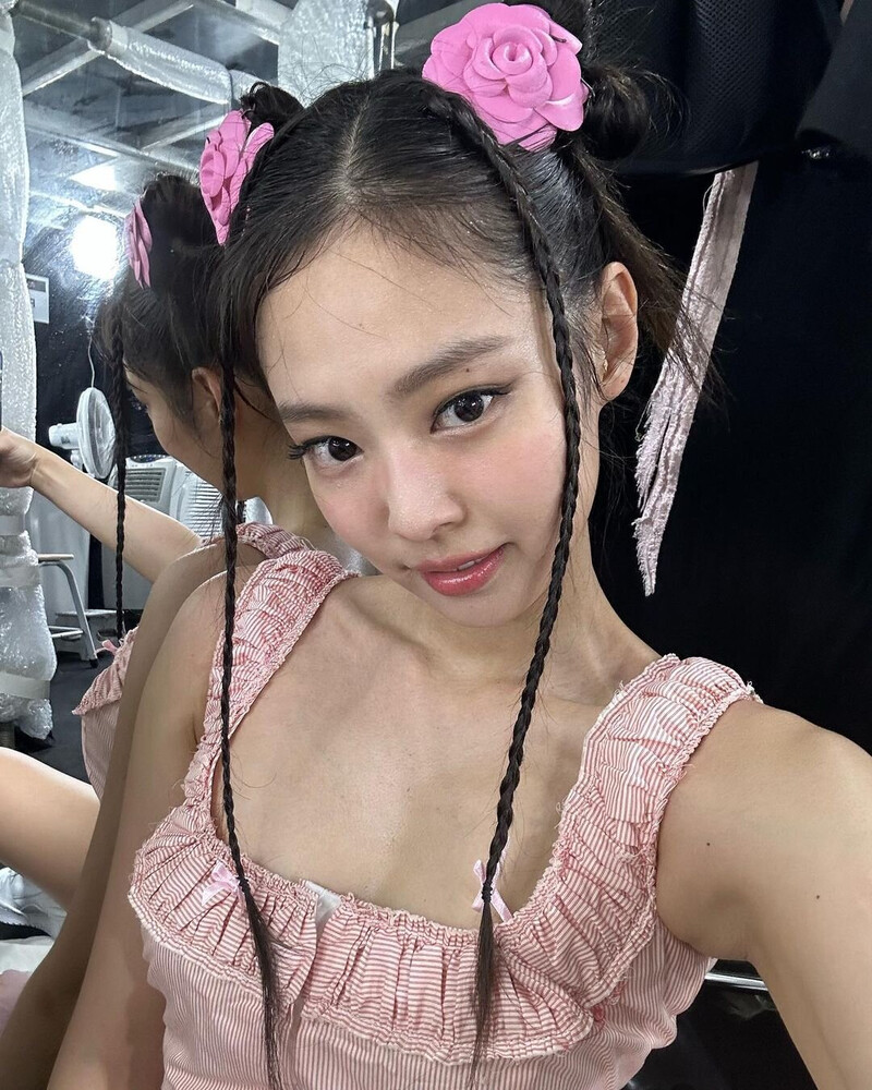 230530 - JENNIE Instagram Update documents 5