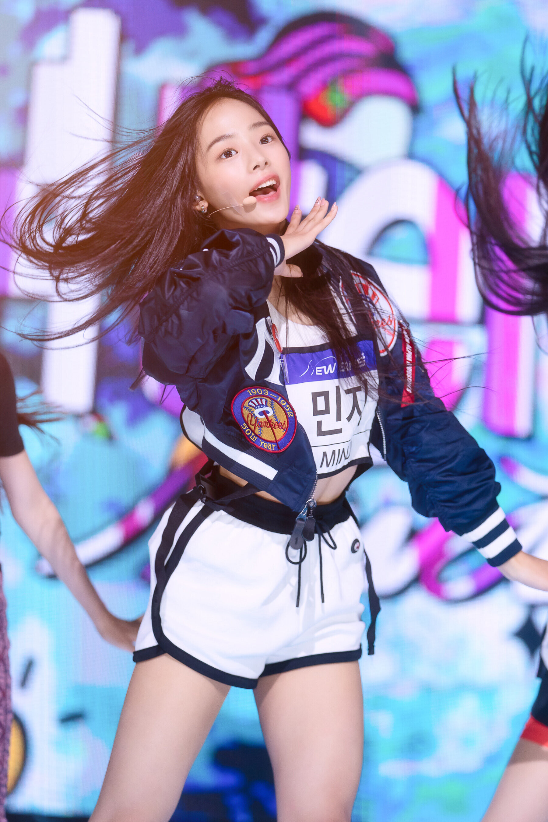 220807 NewJeans Minji 'Attention' at Inkigayo | kpopping