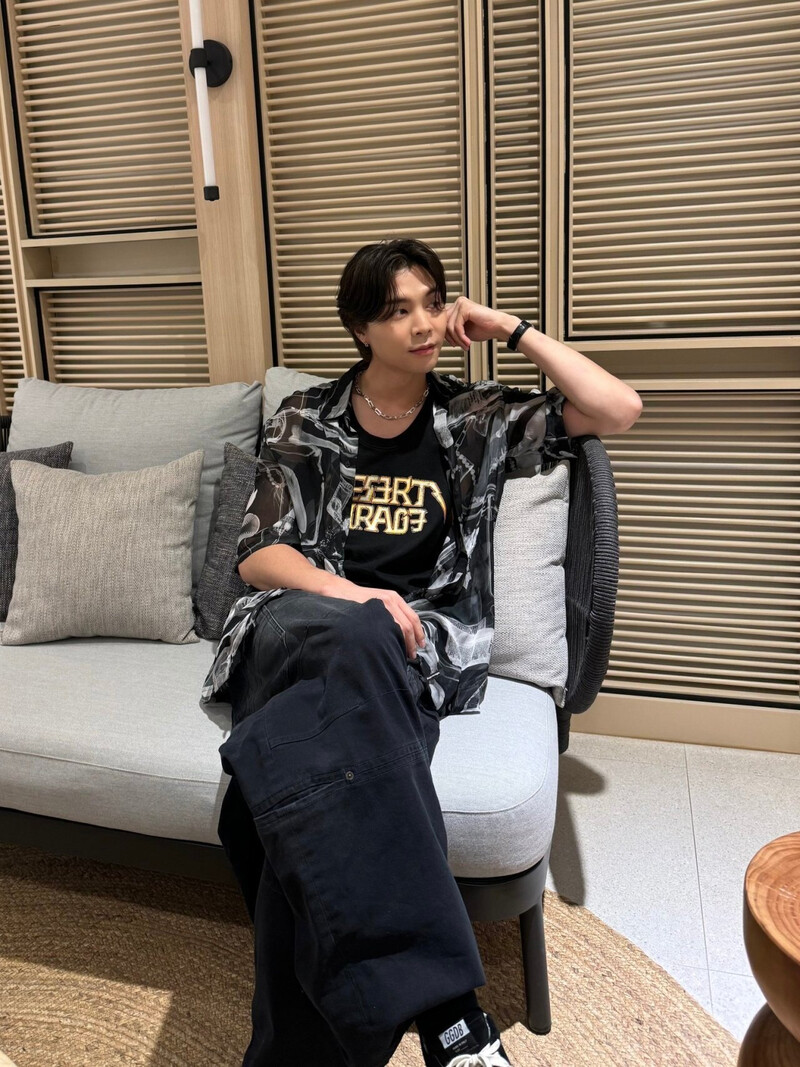 240407 NCTsmtown Twitter Update with Johnny documents 2