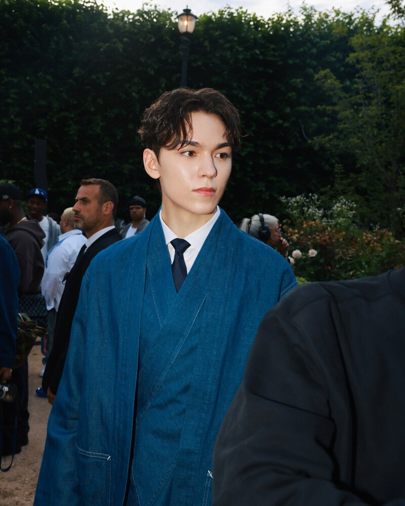 240620 SEVENTEEN Vernon - Paris Fashion Week KENZO documents 16