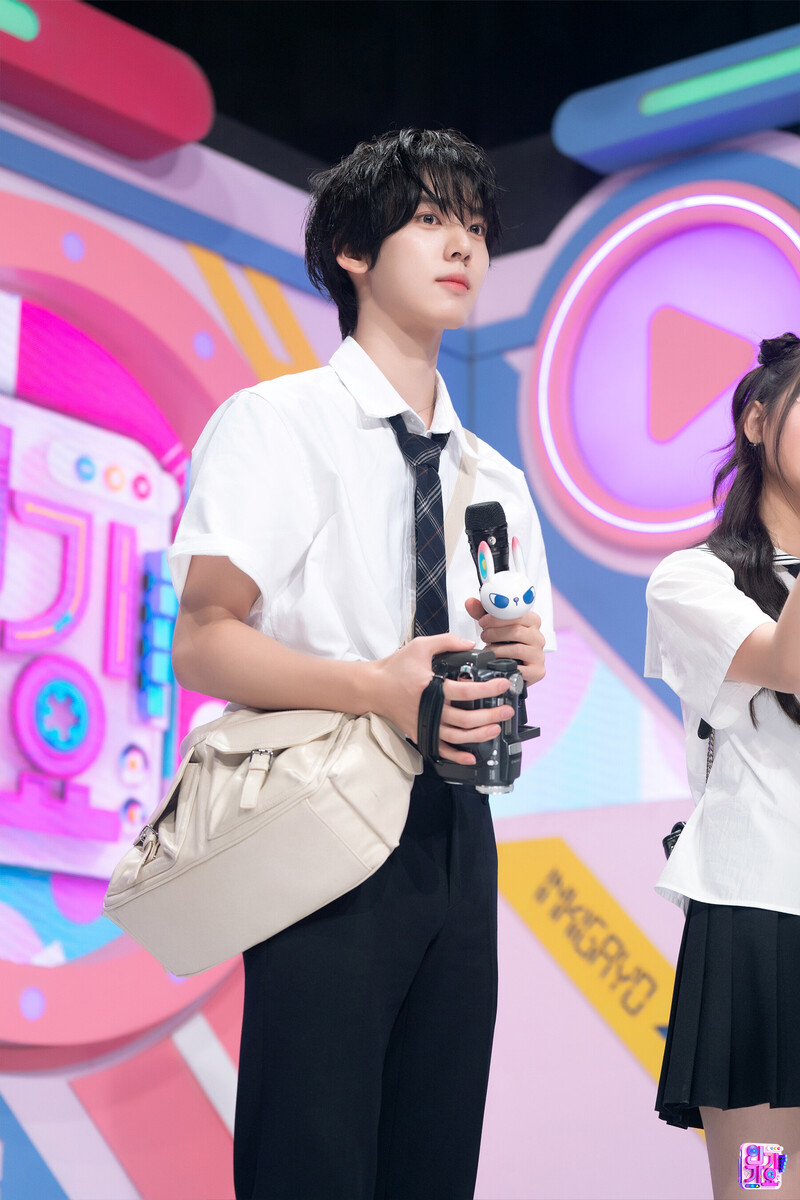 240623 MC Yu Jin at Inkigayo documents 4