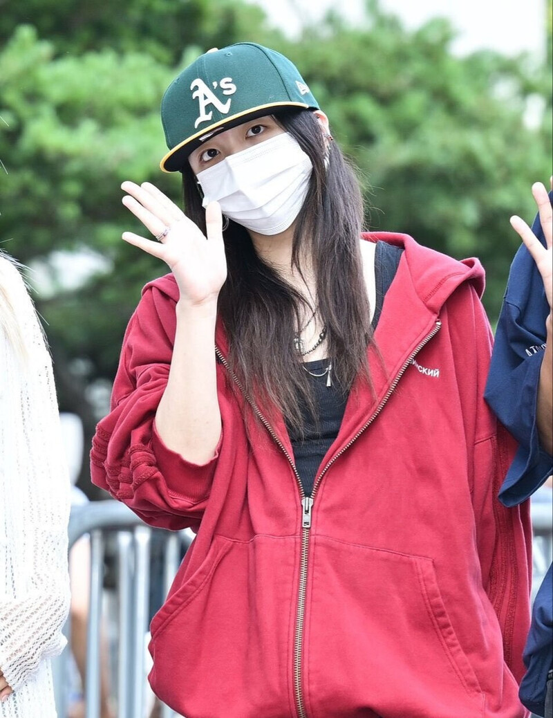 240816 KARD JIWOO on the Way to Music Bank Recording documents 1