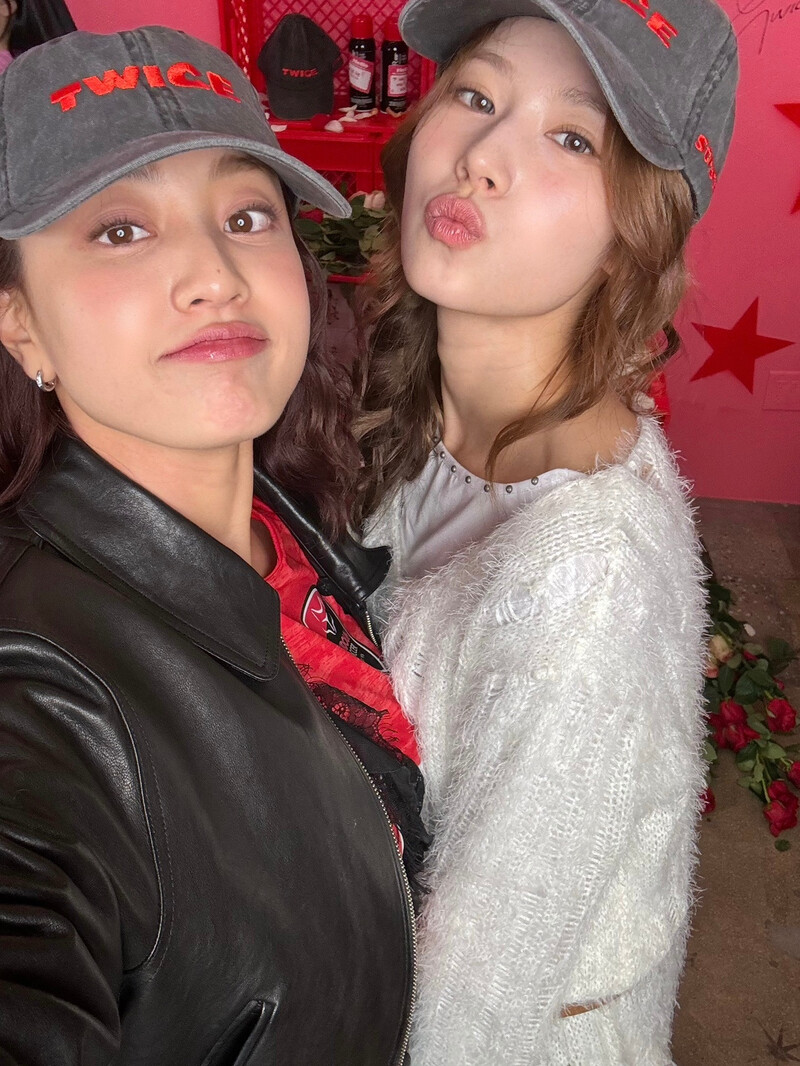 241210 - TWICE Twitter Update with SANA n JIHYO documents 1