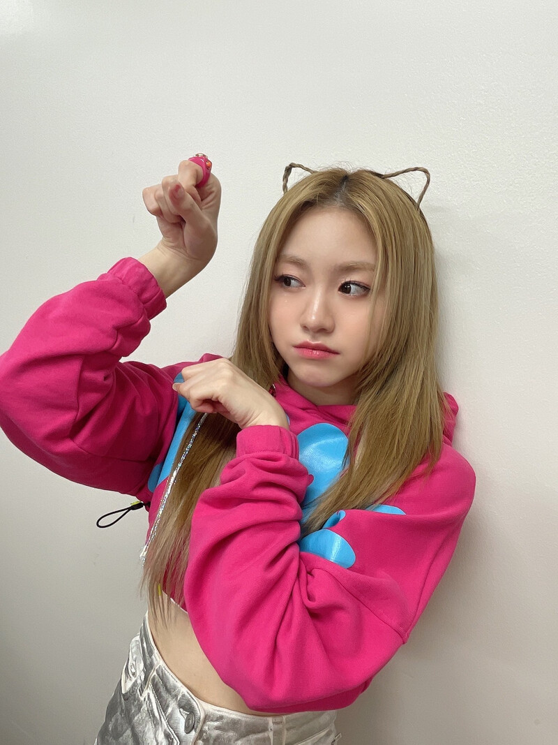 221012 Rocket Punch Twitter Update - Dahyun documents 2