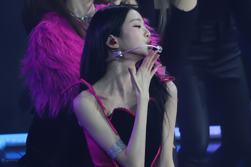 230212 IVE Wonyoung - The First Fan Concert 'The Prom Queens' Day 2 documents 3