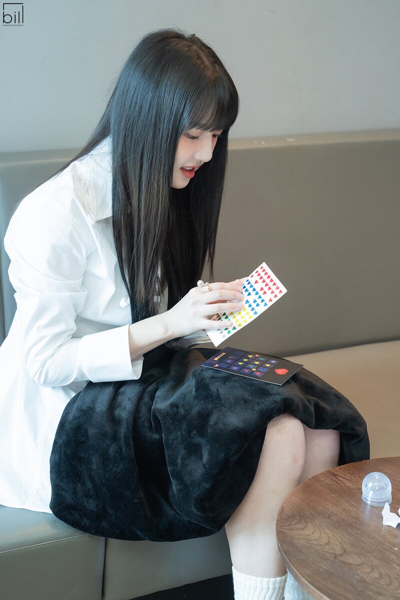 230920 Bill Entertainment Naver Post - YERIN 'Bambambam' Music show promotions behind documents 17