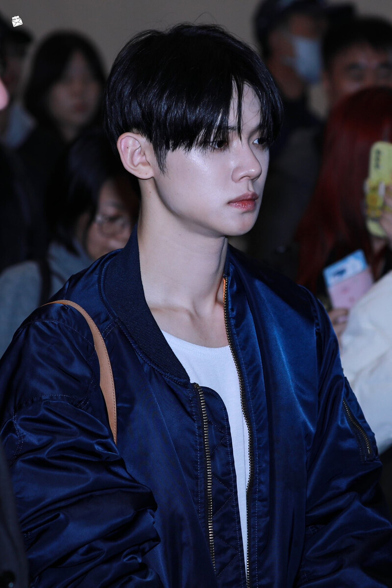 241110 TXT Yeonjun at Gimpo International Airport documents 1