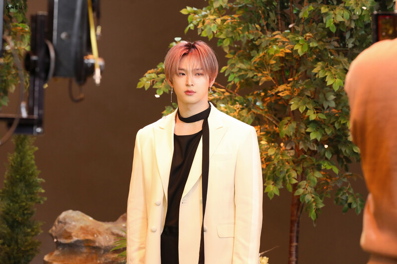 ONEUS 'Rupert's Drop' MV behind documents 6