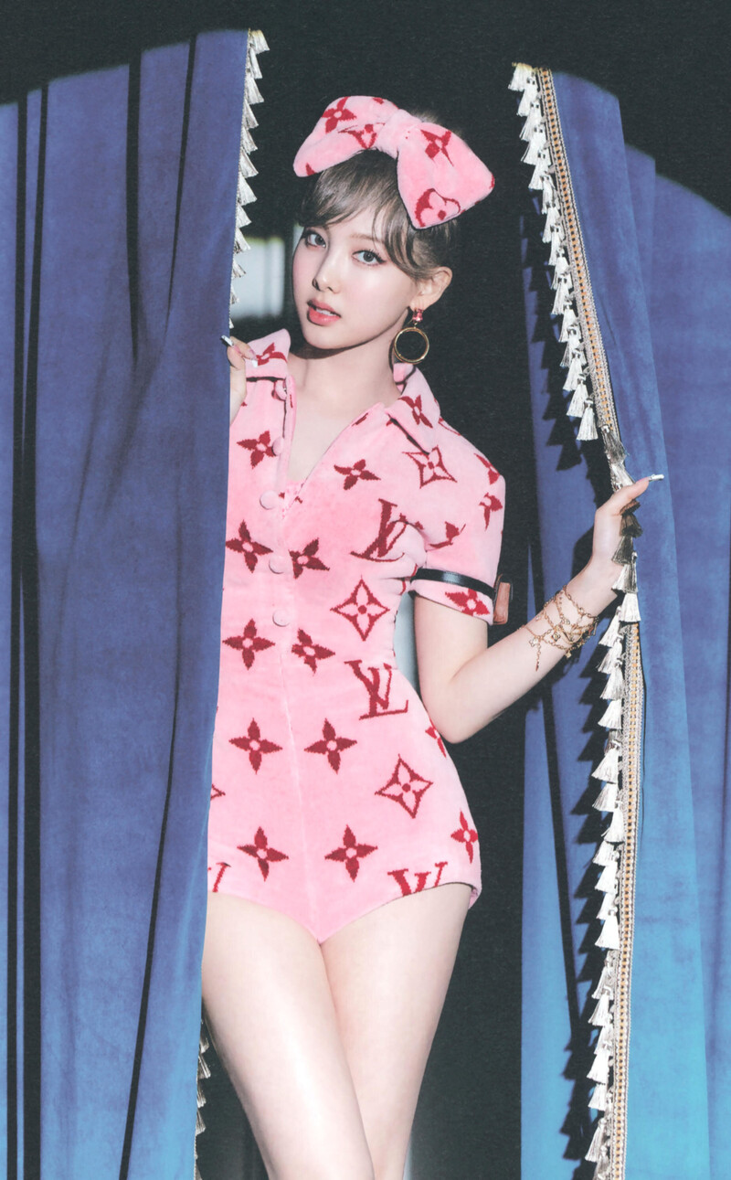 TWICE Nayeon - 1st Mini Album 'IM NAYEON' Photobook Scans documents 7