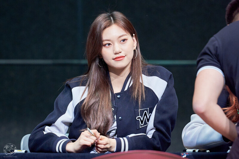 180408 Weki Meki Doyeon at Incheon 'Lucky' Fansign documents 3