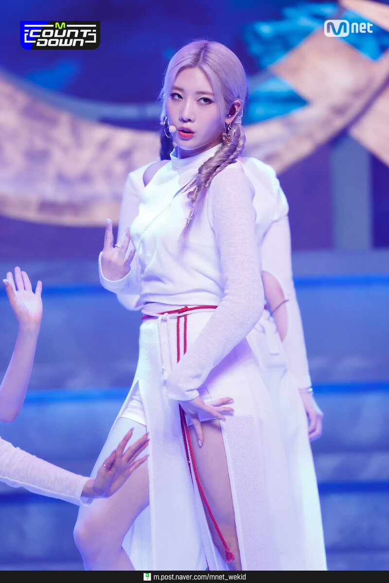 210701 LOONA - PTT (Paint The Town) at M Countdown documents 12