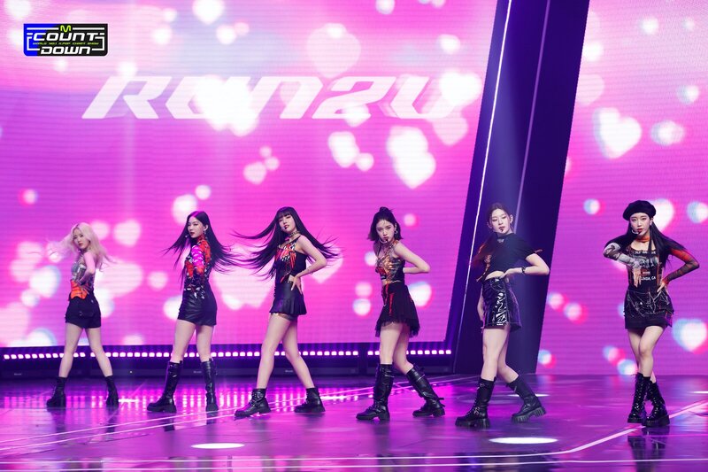 220317 STAYC - 'RUN2U' + #1 Encore Stage at M Countdown documents 1