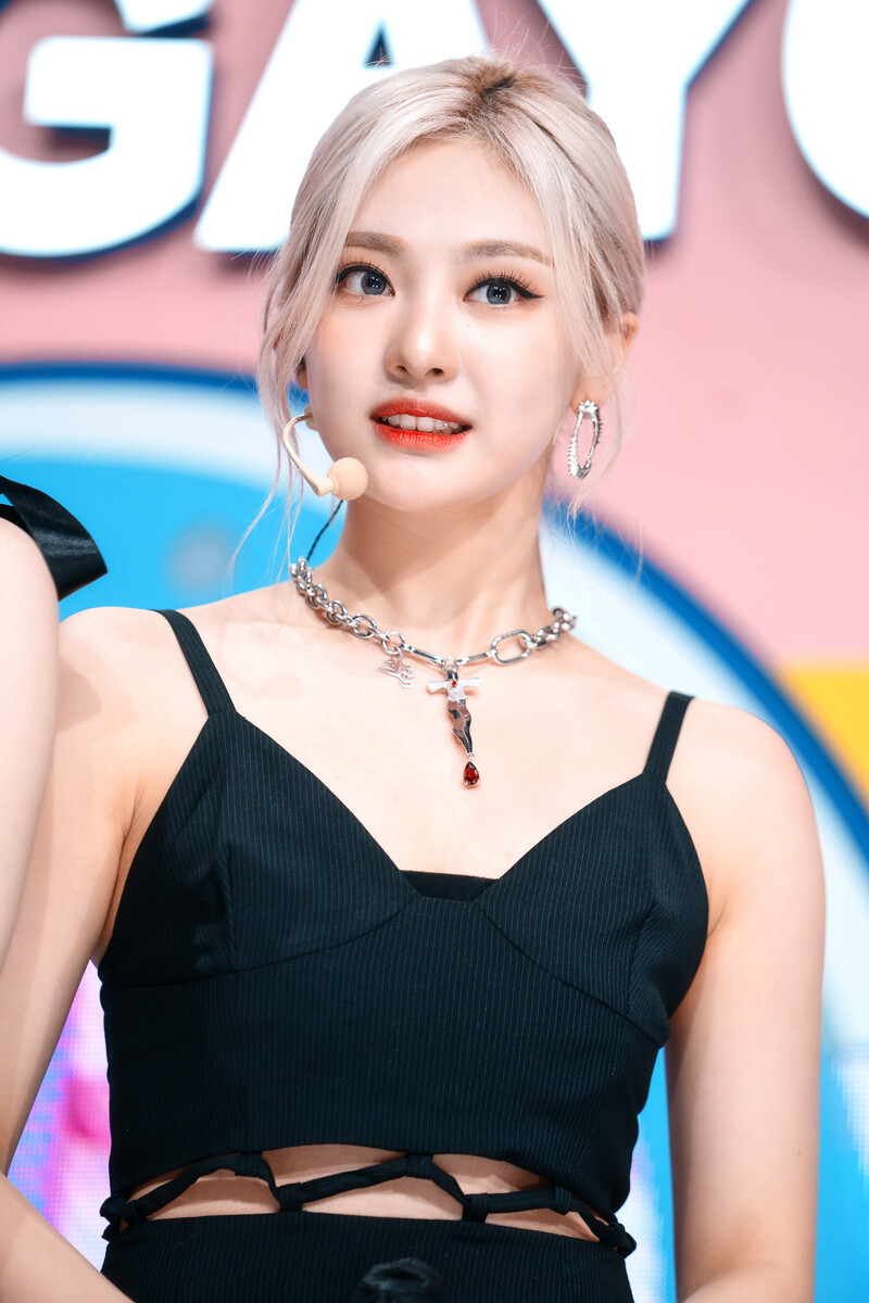 220724 aespa Ningning - 'Illusion' & 'Girls' at SBS Inkigayo documents 20