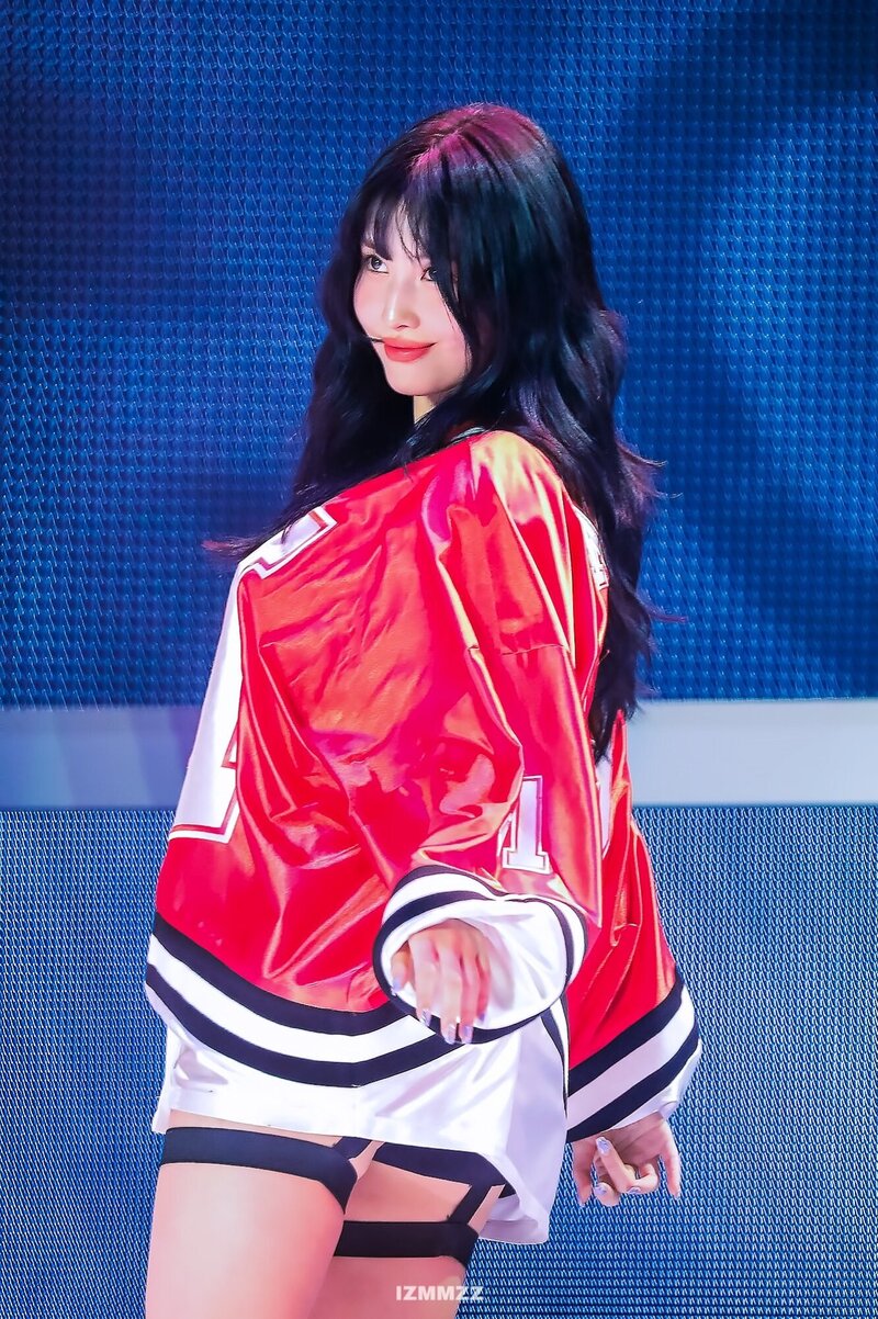 230415 TWICE Momo - ‘READY TO BE’ World Tour in Seoul Day 1 documents 4