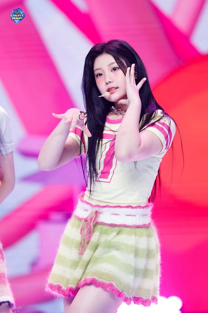 240418 ILLIT Wonhee - 'Lucky Girl Syndrome' at M Countdown documents 7