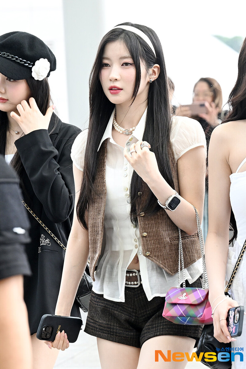 240719 BABYMONSTER Asa at Incheon International Airport documents 3