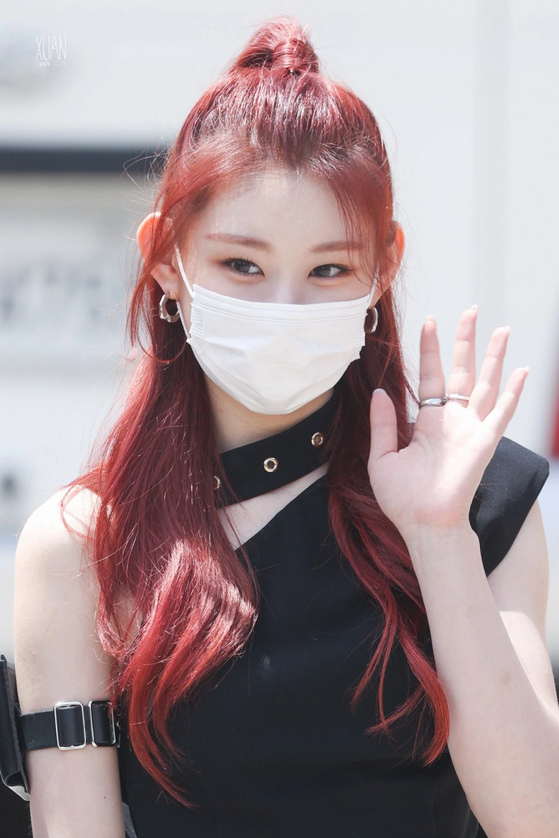 210512 ITZY Chaeryeong - On the way to Show Champion documents 3