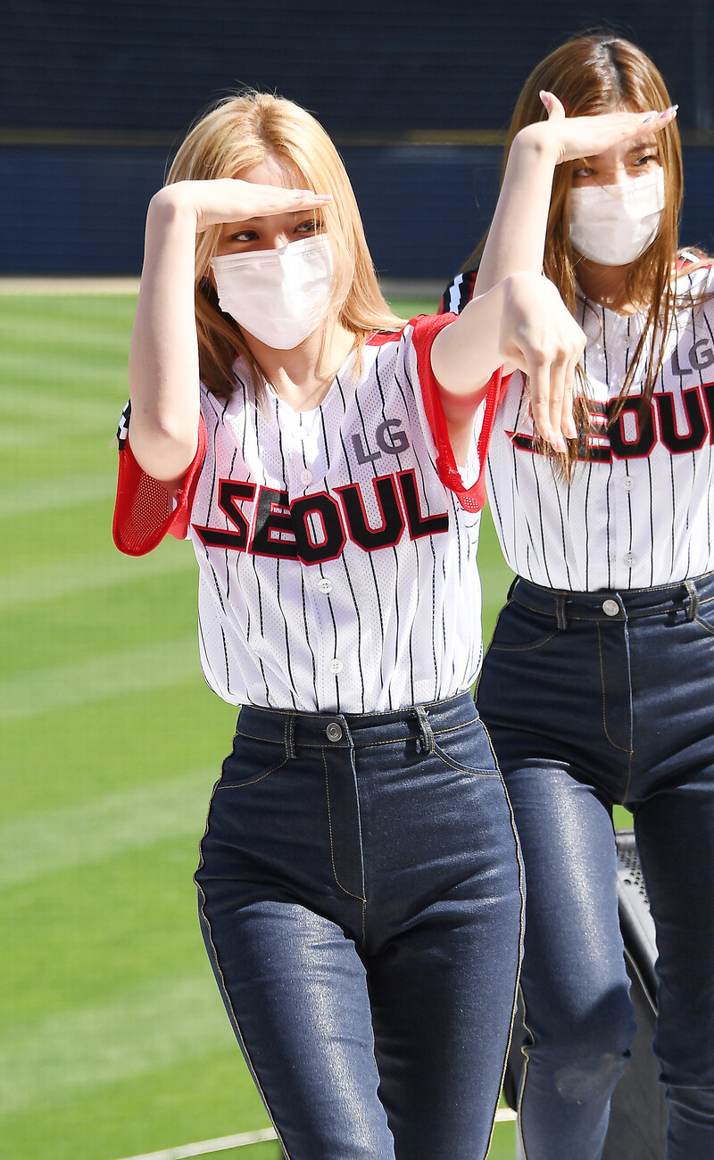 210530 ITZY Ryujin - LG Twins Baseball Game documents 17