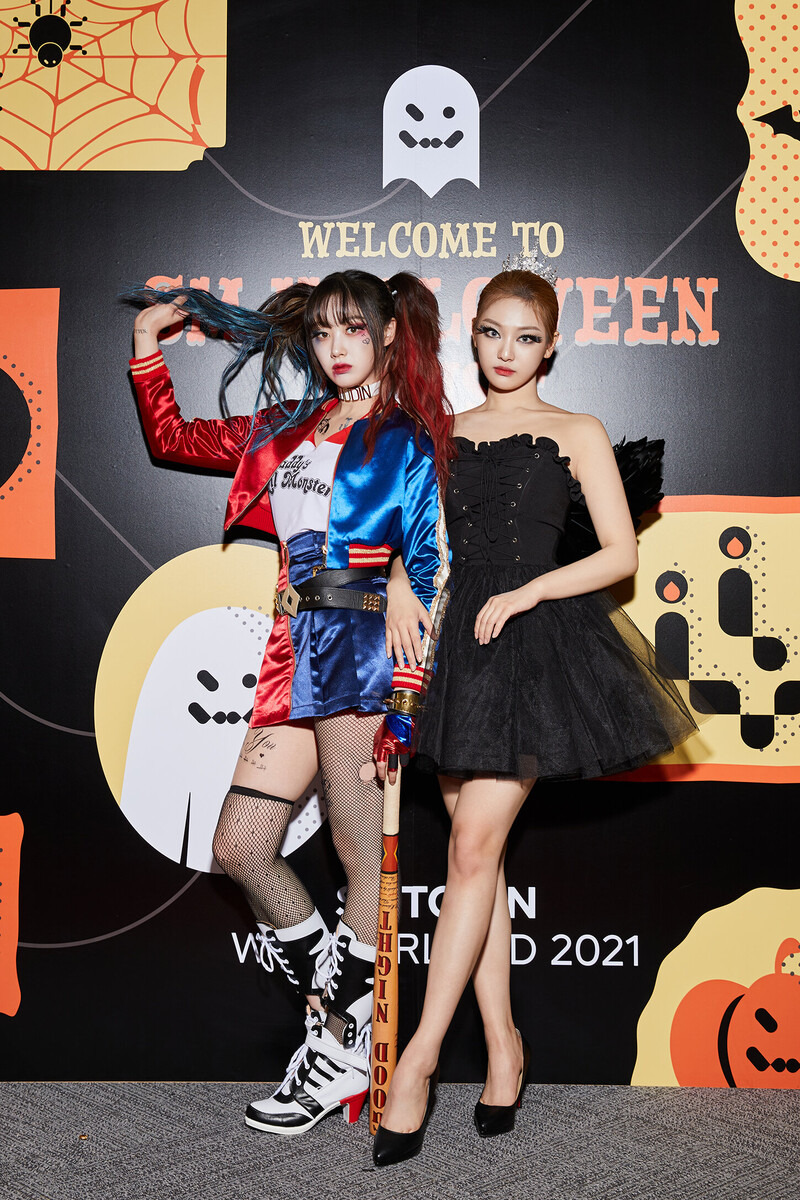 211031 SMTown Twitter Update - aespa at SM Halloween House documents 16