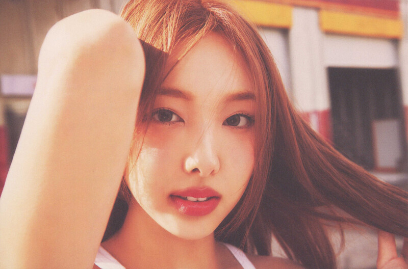 NAYEON 2nd Mini Album 'NA'  SCAN Photobook documents 6