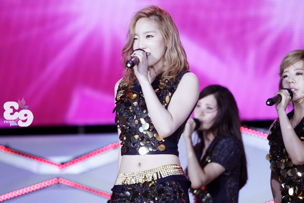 120609 Girls' Generation Taeyeon at SMTOWN in Taiwan | kpopping