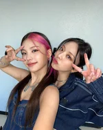 211019 ITZY Instagram Update - Yeji & Yuna