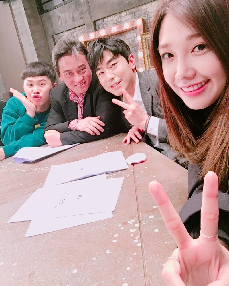 170130 Apink instagram update with HAYOUNG - Scene Stealer Show documents 2