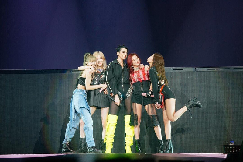 190502 BLACKPINK Performing Kiss and Make Up at Newark Tour with Dua Lipa documents 1