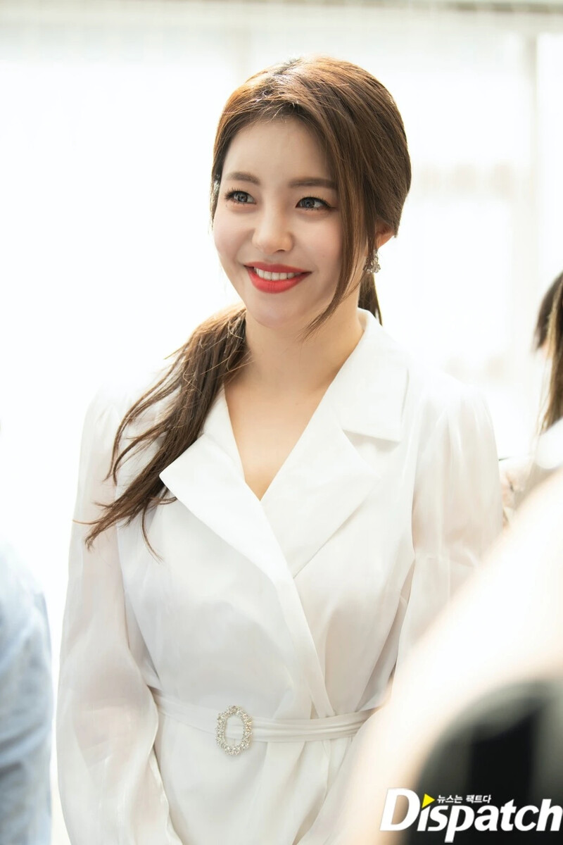 210510 Brave Girls Yujeong - Dispatch Fashion Photoshoot Behind documents 8