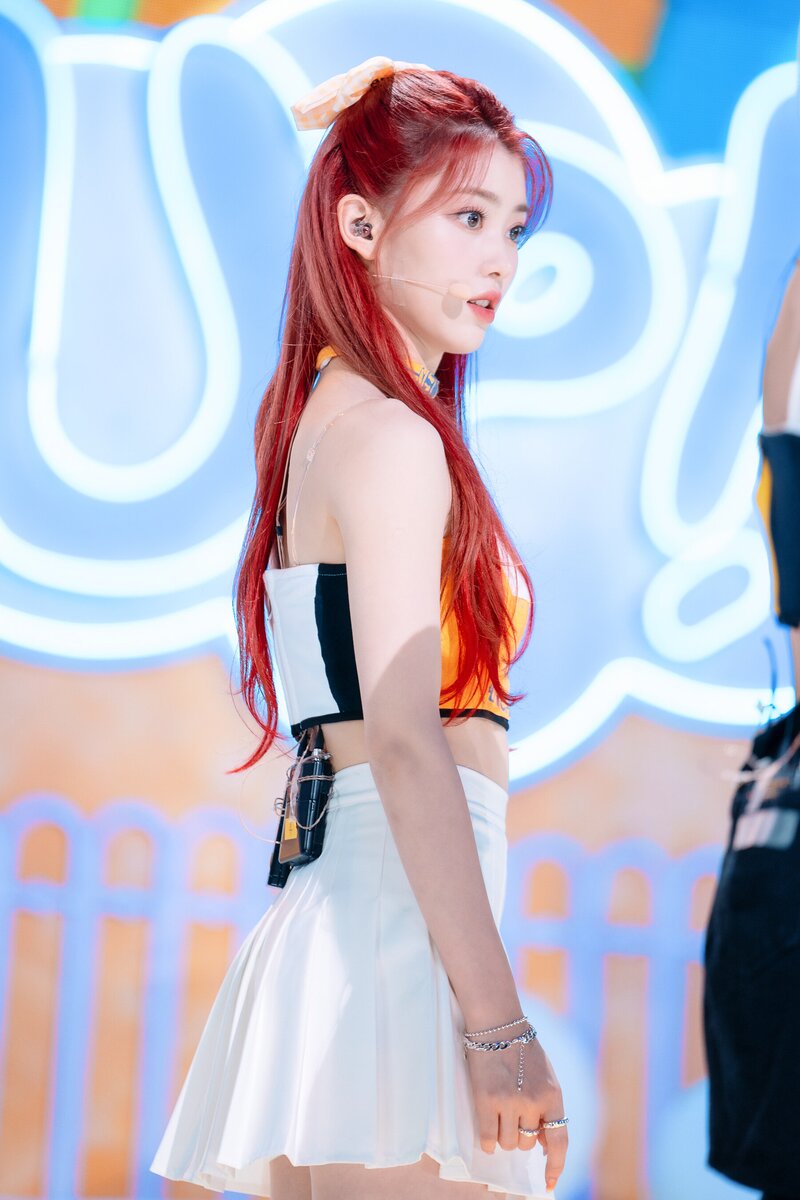 220703 Kep1er Xiaoting 'Up!' at Inkigayo documents 16