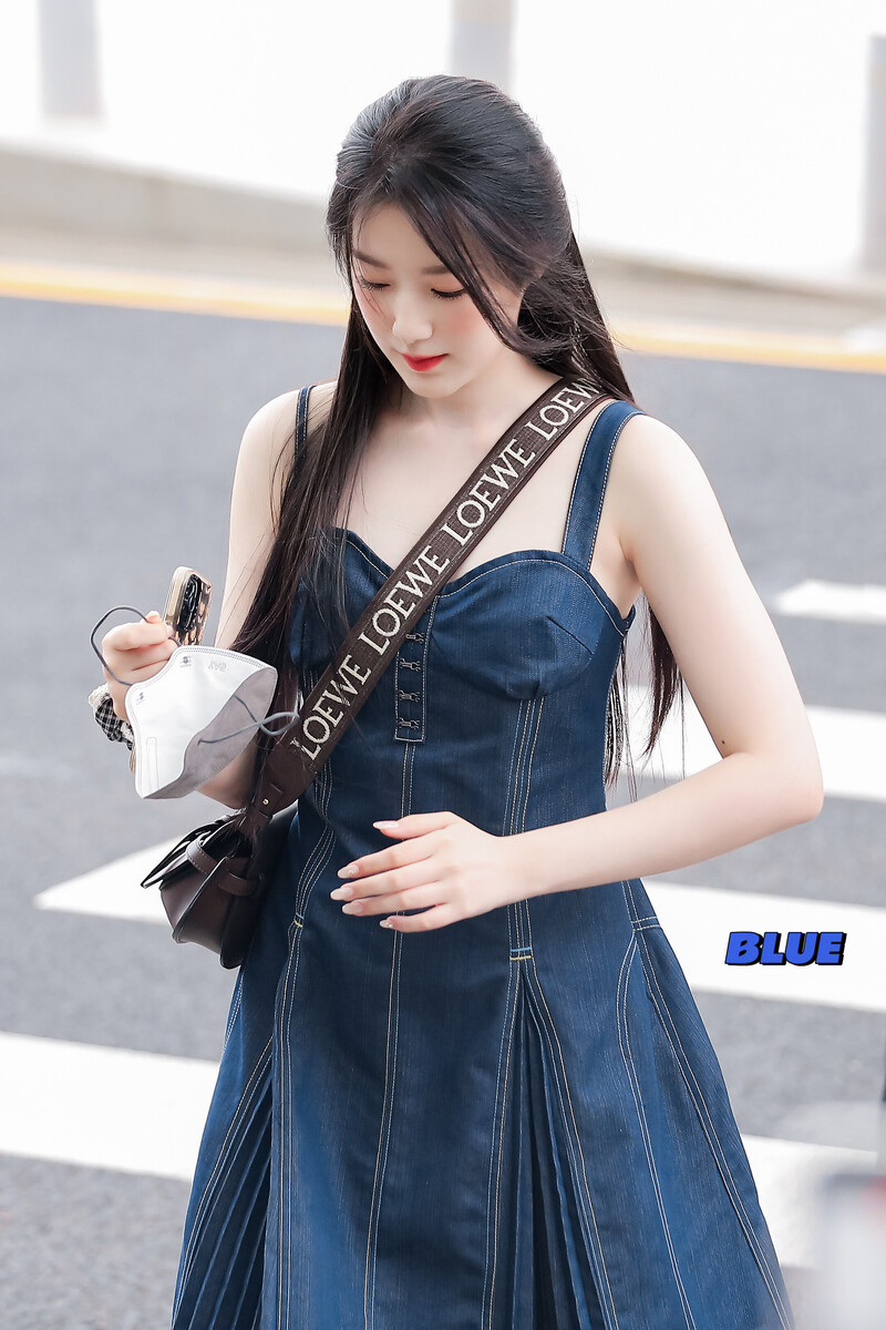 220819 (G)I-DLE Shuhua Incheon Airport Departure documents 8