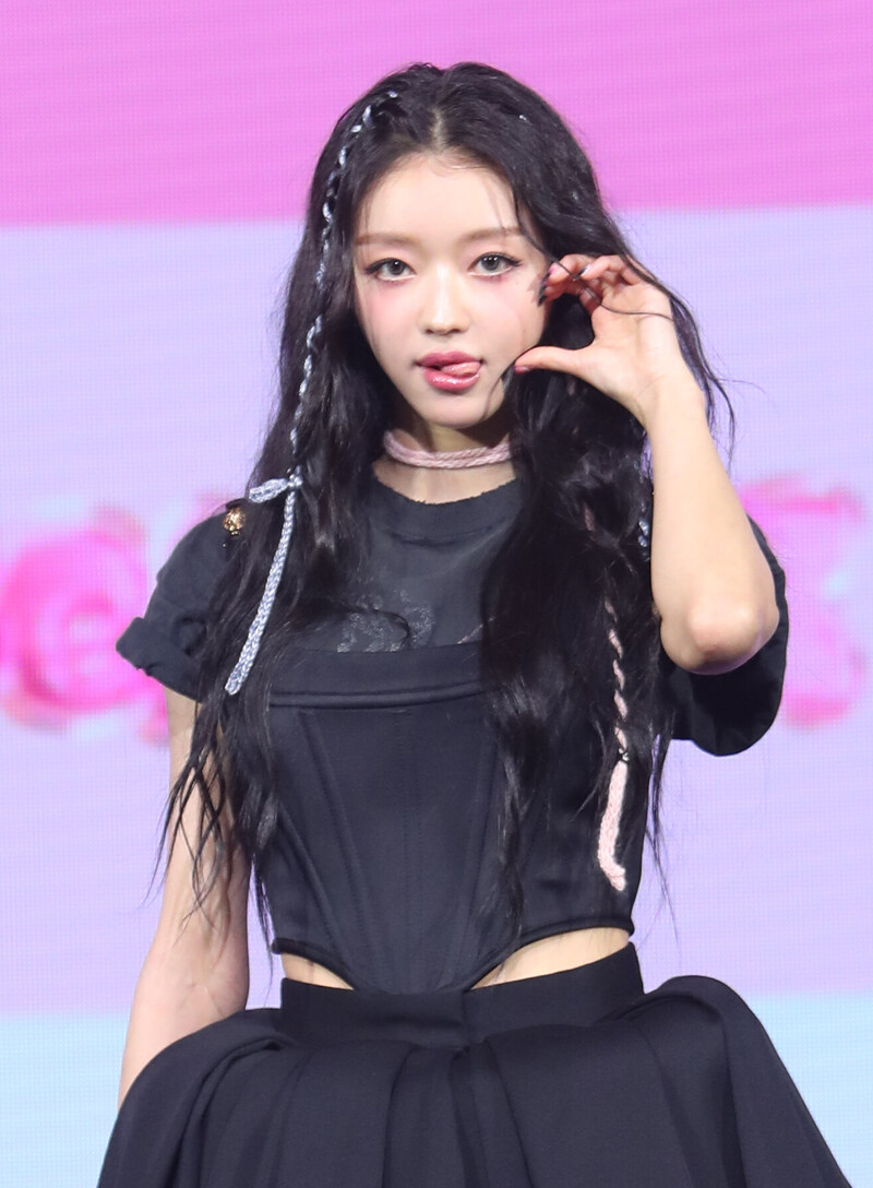 221114 OH MY GIRL Yooa 'SELFISH' Comeback Showcase documents 1