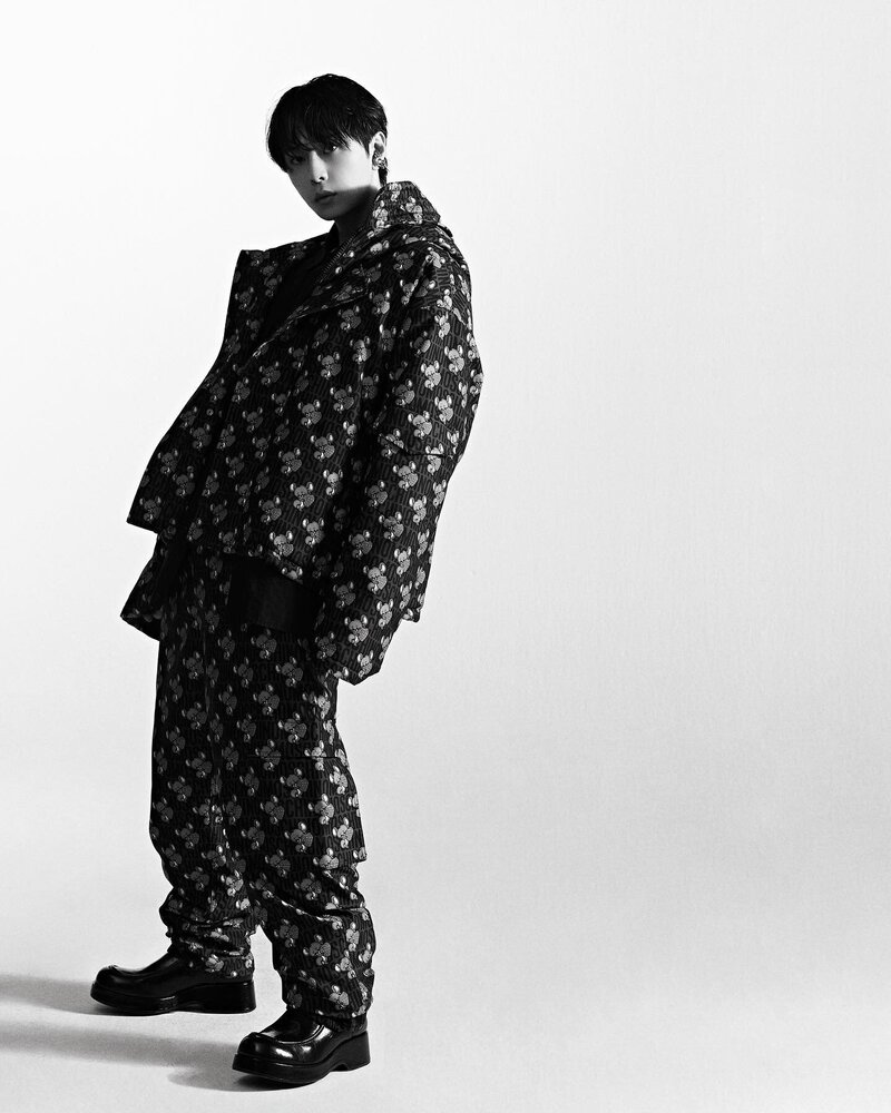 Yong Junhyung for MAPS Korea December 2022 issue documents 5