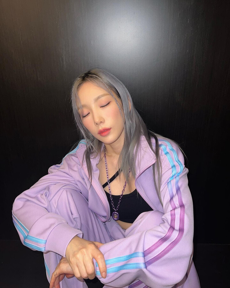 220222 Taeyeon instagram update documents 7