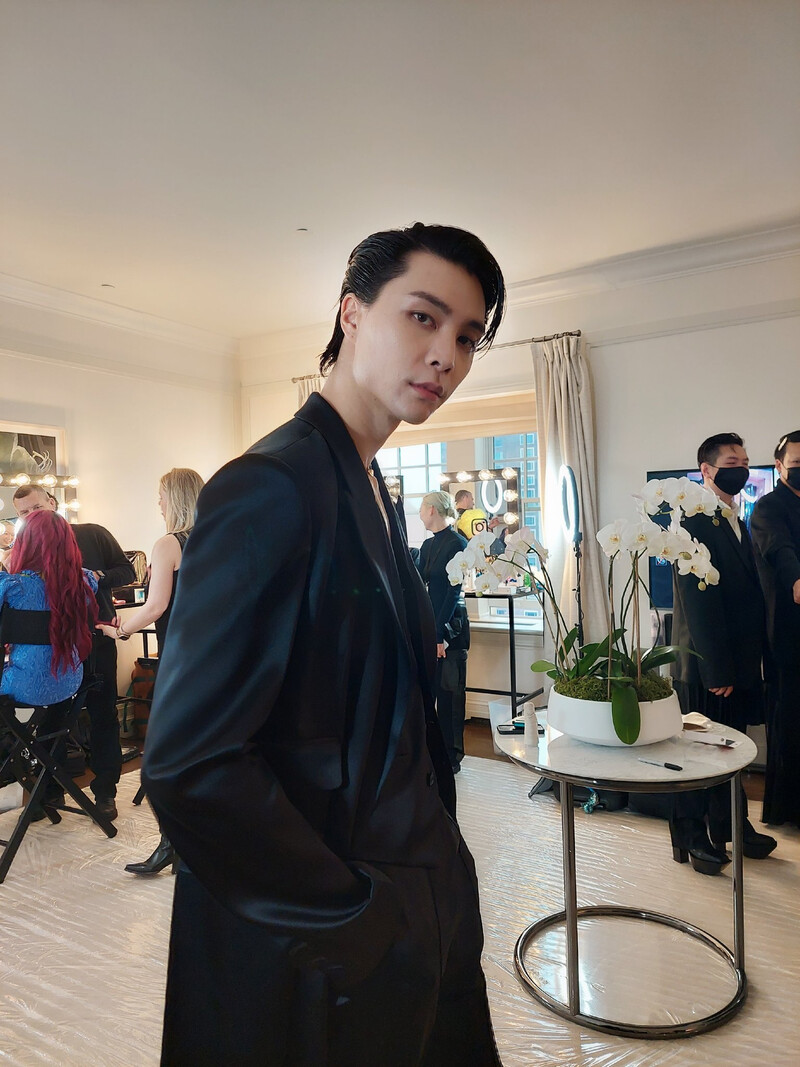 220503 NCT Twitter Update - Johnny at the MET GALA documents 1