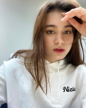 210520 - NiziU Instagram Update: Nina