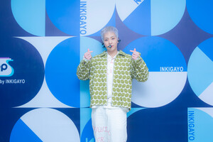 221009 SBS Twitter Update- XIUMIN at INKIGAYO Photowall