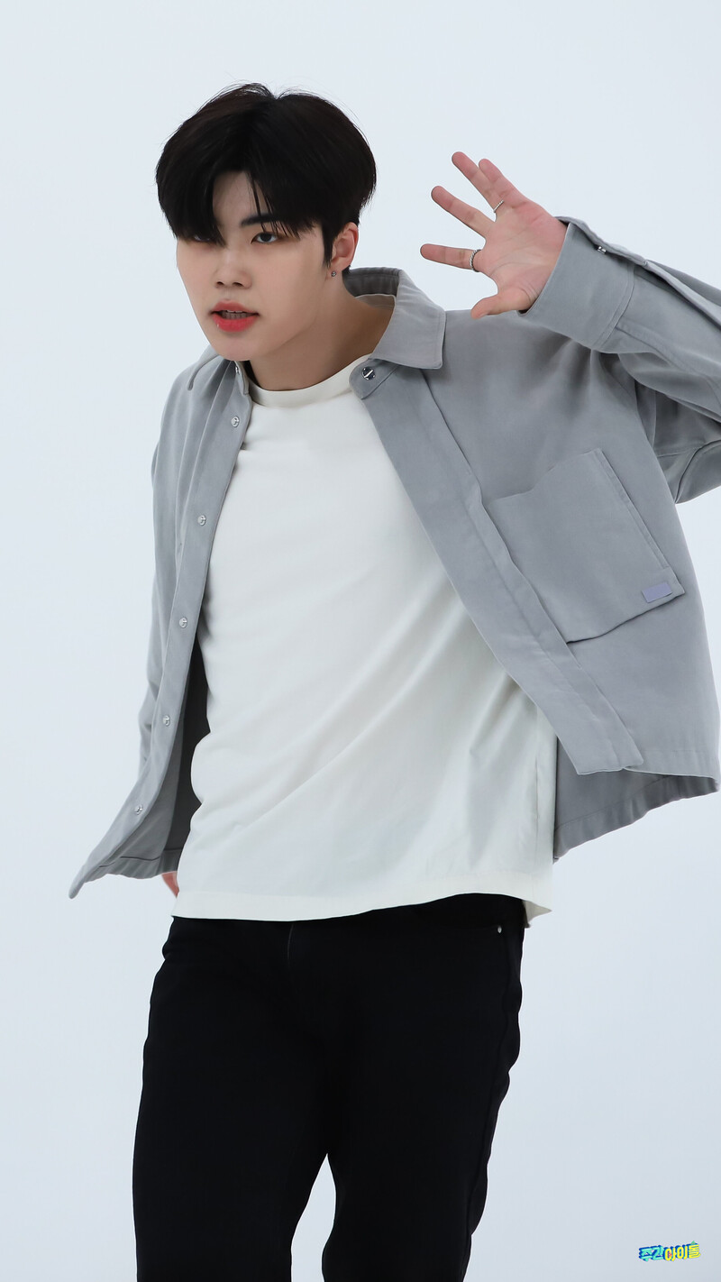 231115 MBC Naver Post - ZEROBASEONE Gun Wook  at Weekly Idol documents 4