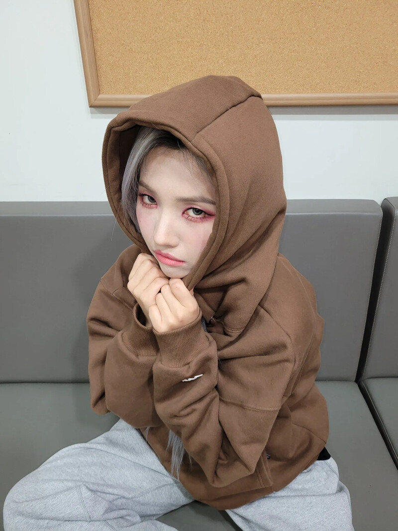 G_I_DLE-EsZz7LmUUAE2QnW-20210123-02-29.jpg