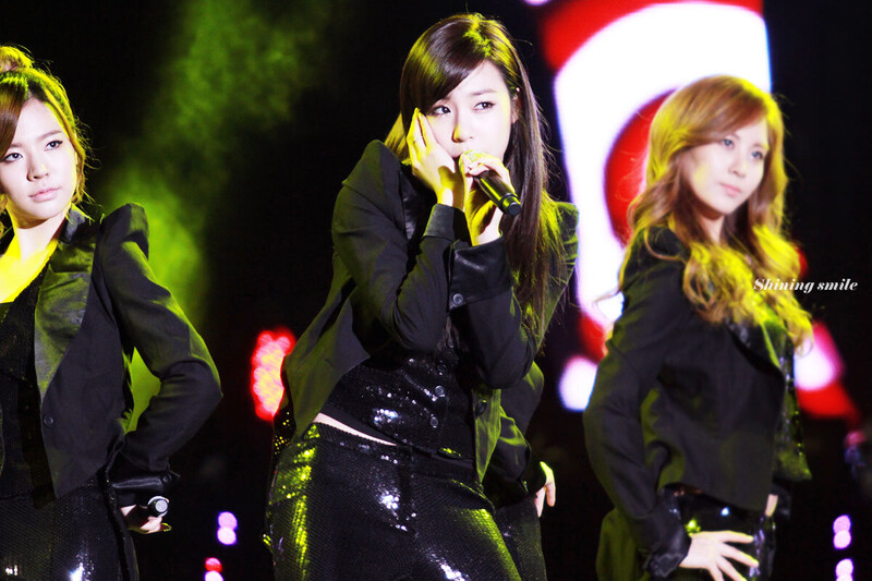 111002 Girls' Generation Tiffany at Busan Power Concert documents 14