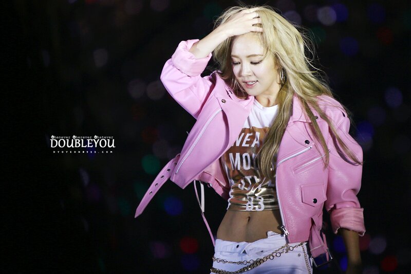140815 Girls' Generation Hyoyeon at SMTOWN in Seoul documents 1