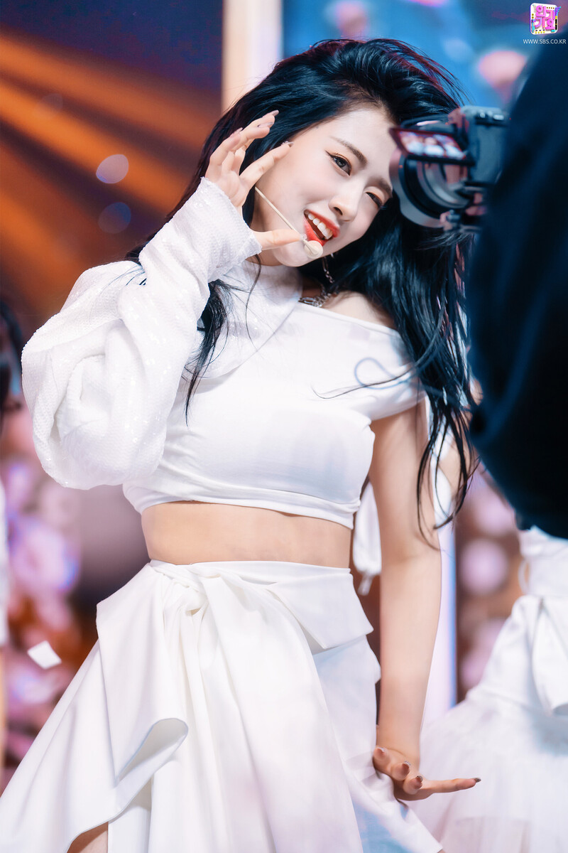 211212 IVE Yujin - "ELEVEN" at Inkigayo documents 8