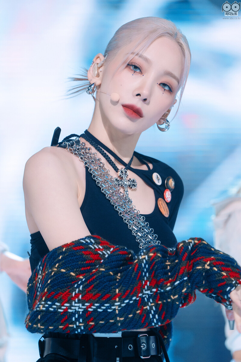 220220 Taeyeon - 'INVU' at Inkigayo documents 8