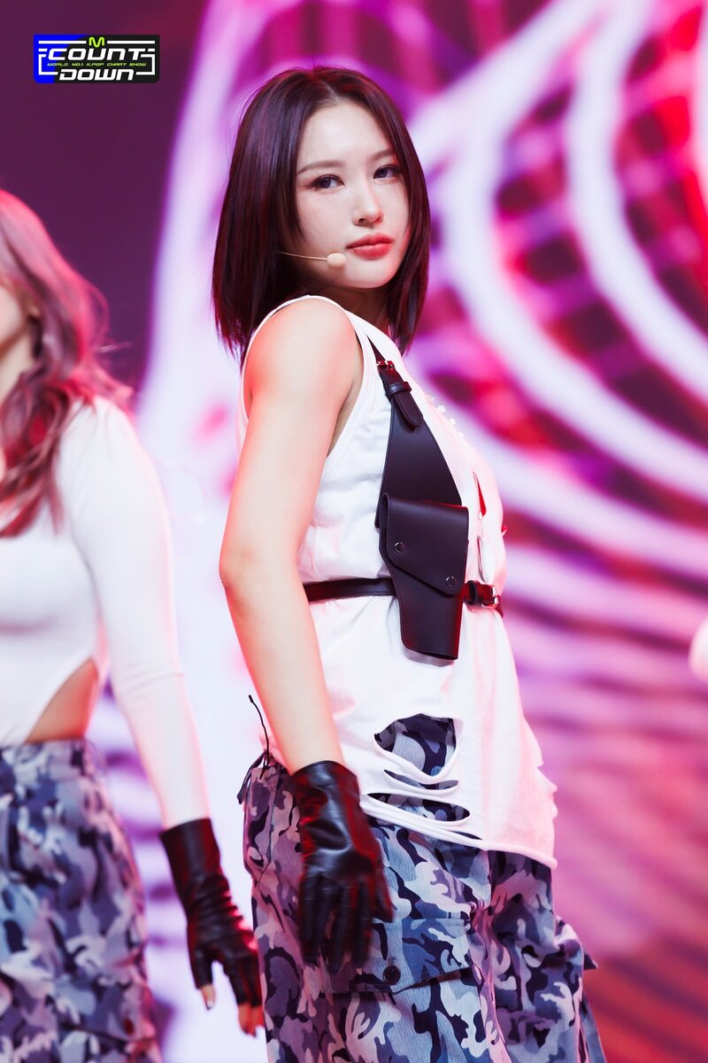221020 Dreamcatcher Siyeon 'VISION' at M Countdown documents 1