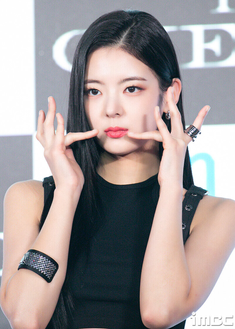 221125 ITZY Lia 6th Mini Album 'CHESHIRE' Media Showcase | kpopping