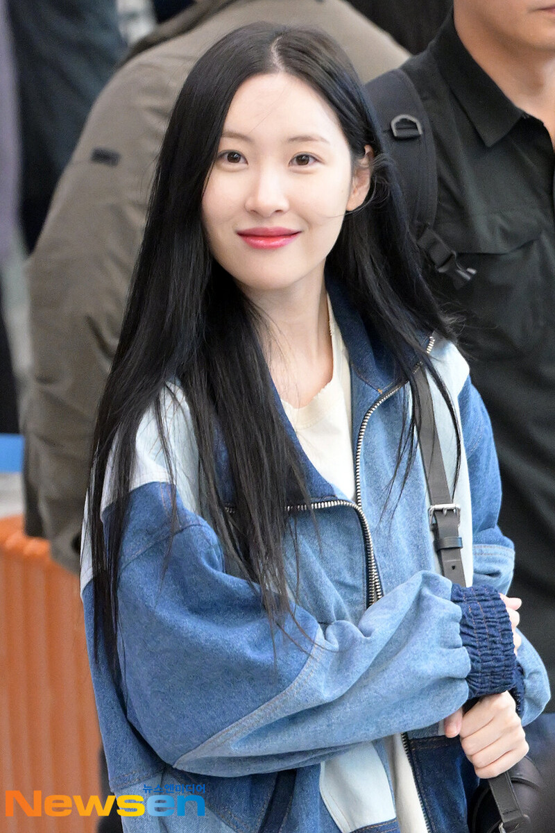 231005 Sunmi at Incheon International Airport documents 2