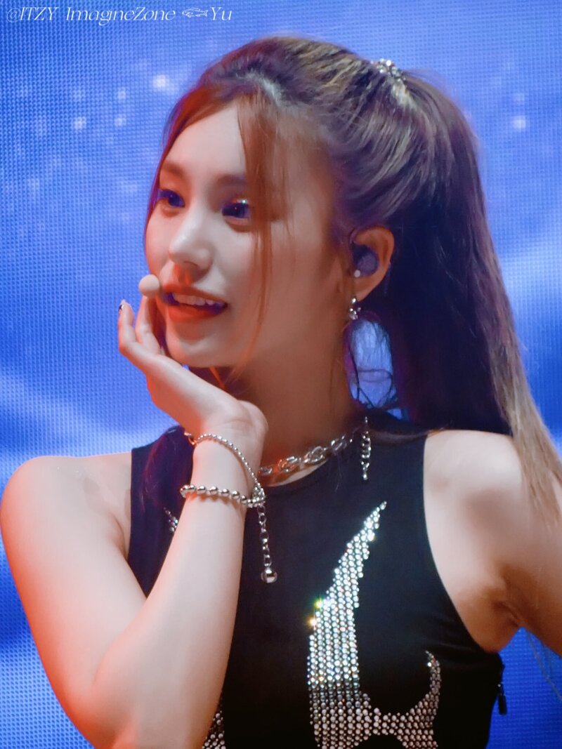 230520 ITZY Yeji - Head In The Clouds Festival documents 4